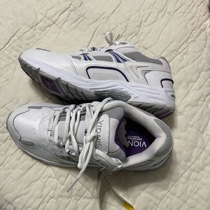 NWT Vionic tennis shoes